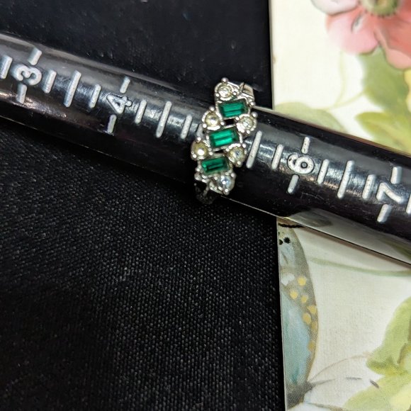 AVON COLLECTIBLE RING EMERALD CZ SIZE 5 SILVER ANTIQUE PAST PRESENT FUTURE - Picture 9 of 11